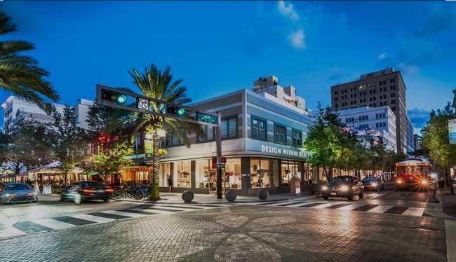 Minutes from Downtown WPB - 1805 N Flagler Dr