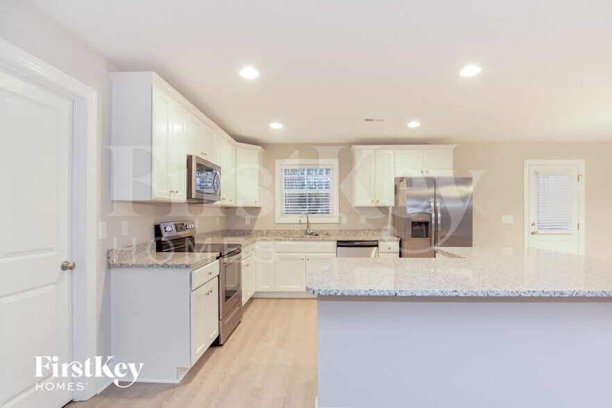 Building Photo - 1520 Longbow Dr