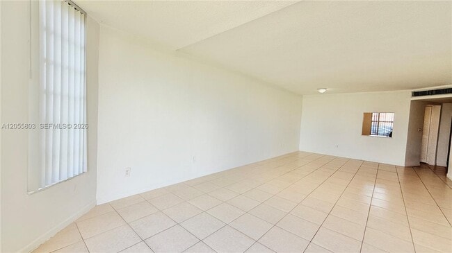 Building Photo - 1302 NE 191st St
