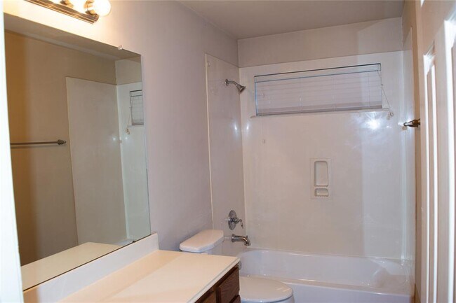 Building Photo - 100 San Simeon Dr