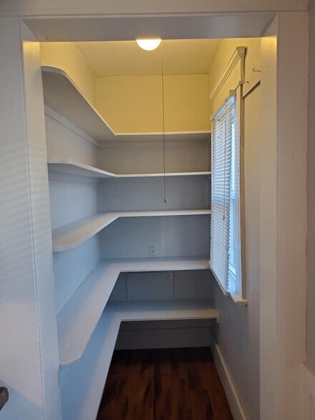 Building Photo - 11 Elm St