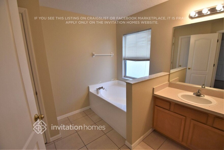 Building Photo - 713 Pasteur Ln