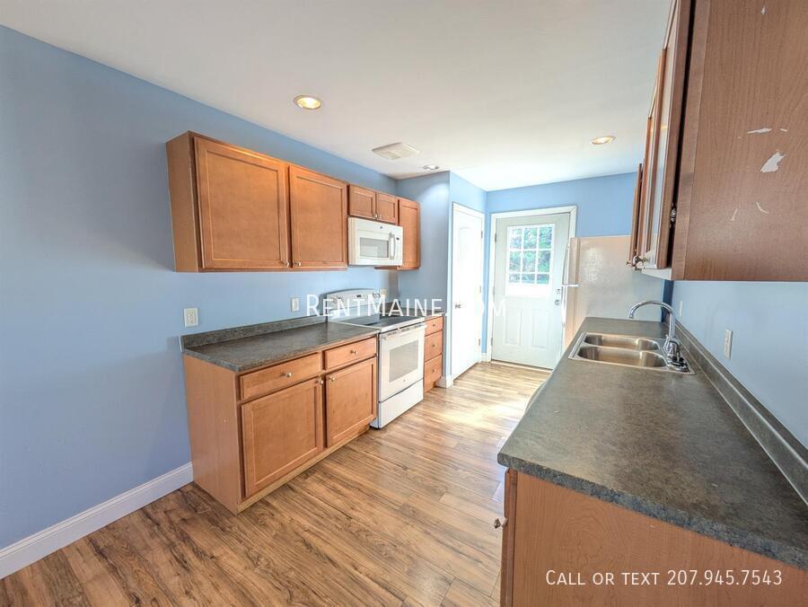 Building Photo - 13 Basketball Ct