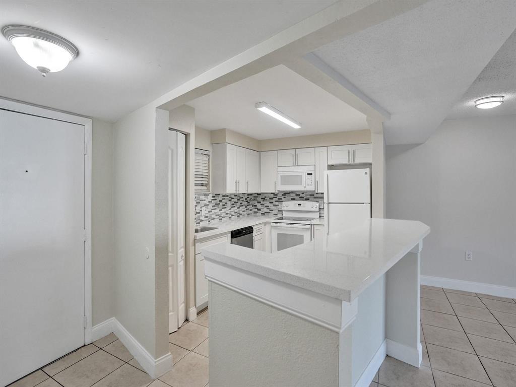 Building Photo - 4205 N University Dr