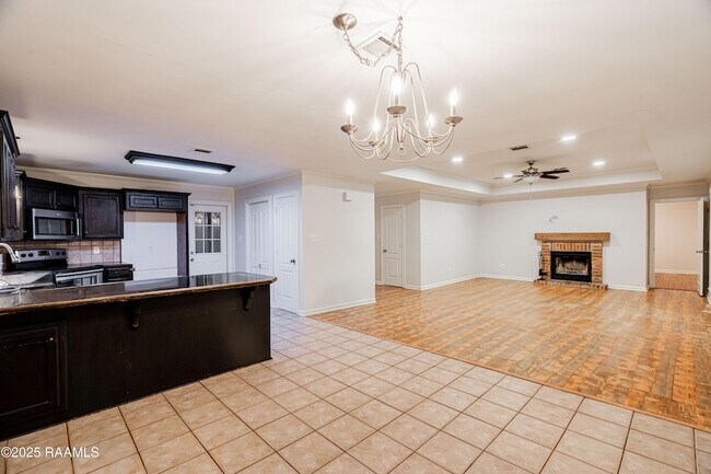 Building Photo - 213 Longleaf Dr