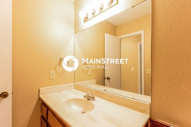 Building Photo - 3 Bedroom Pet-Friendly Home in Oklahoma City, OK with Main Street Renewal