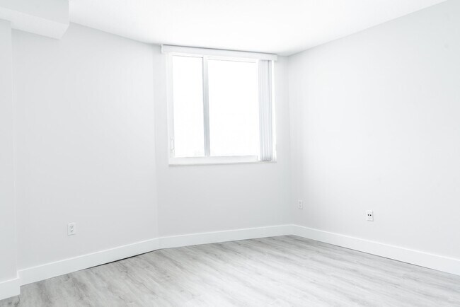 Building Photo - 1551 N Flagler Dr