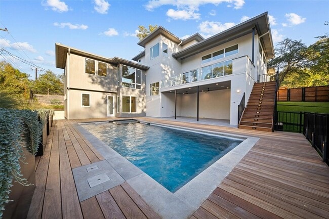 Building Photo - 2904 Westhill Dr