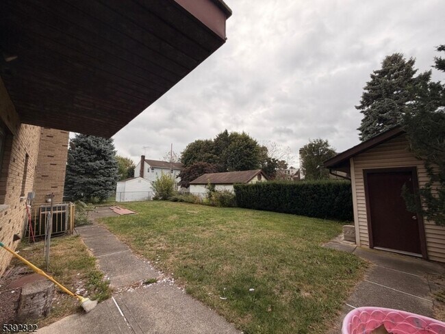 Building Photo - 29 La Salle Ave