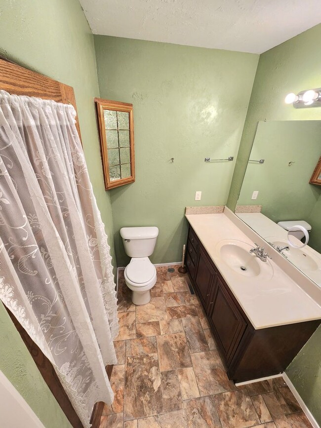 Building Photo - 2 Bedroom/2 Bath House