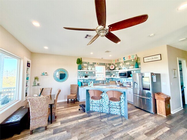 Building Photo - 1051 Honeysuckle