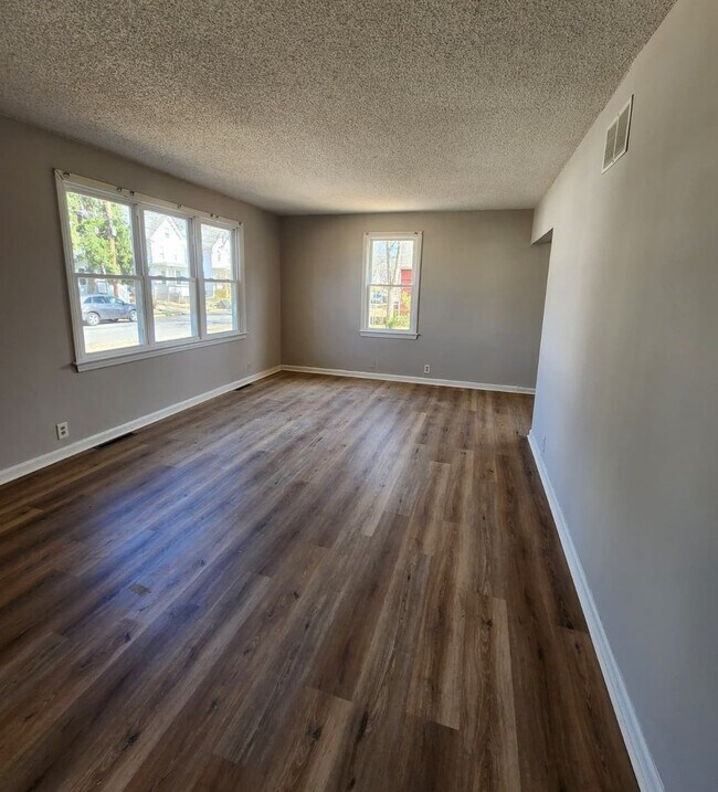 Building Photo - Big Spacious Beautiful Single Family 4 bedroom House for Rent !!!