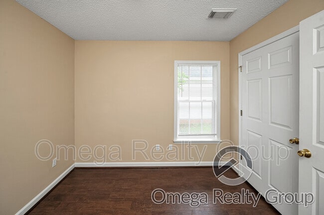 Building Photo - 5561 Heatherbrae Ln