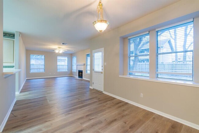 Building Photo - 8421 Cahill Dr