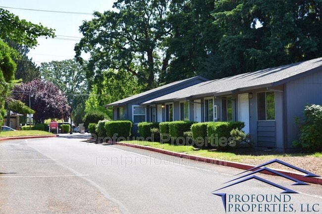 Building Photo - 221 SE 12th Ave