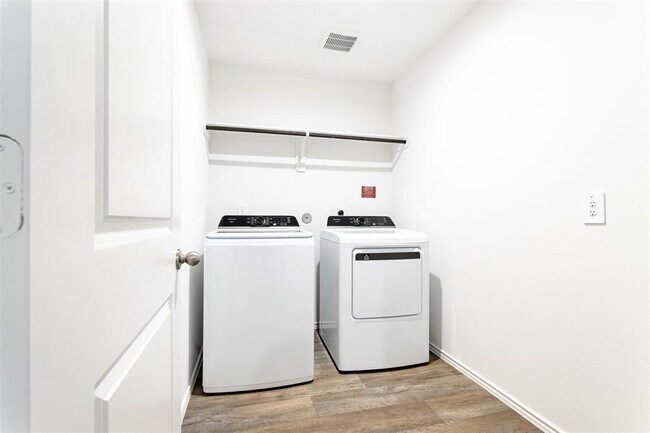 Building Photo - 4302 Freya Pointe Dr