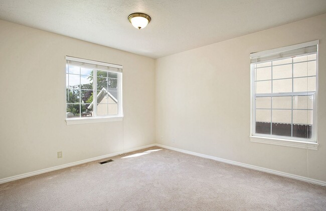 Building Photo - 1026 E 100 S