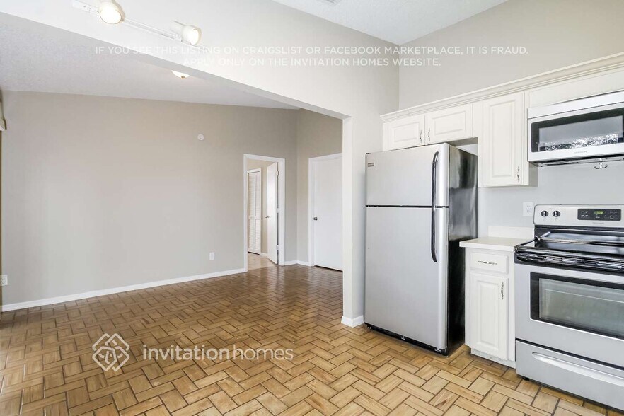 Building Photo - 12783 Pineway Dr