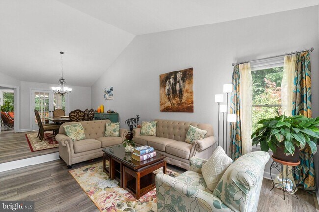 Building Photo - 6874 Caravan Ct