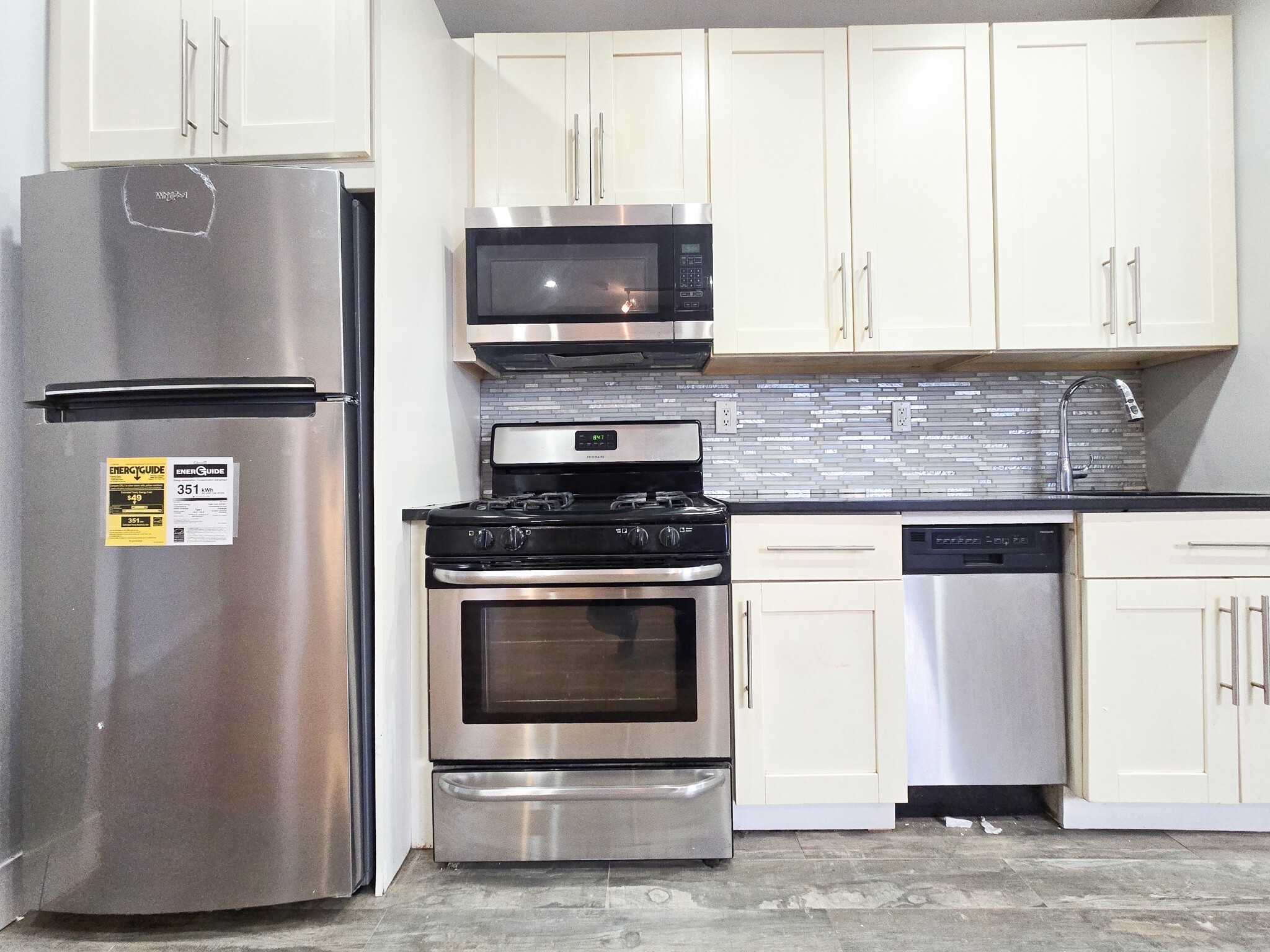Building Photo - 661 W 180th St