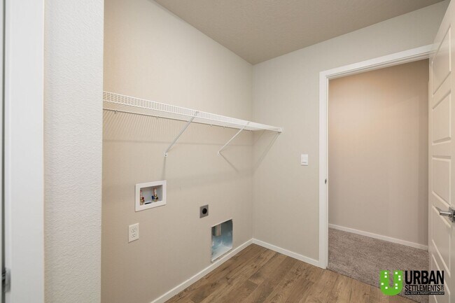 Building Photo - 12406 E Dickens Ln