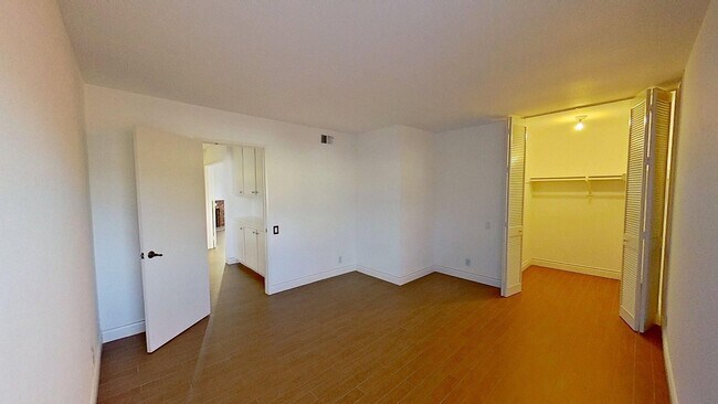 Building Photo - 27 Columbus