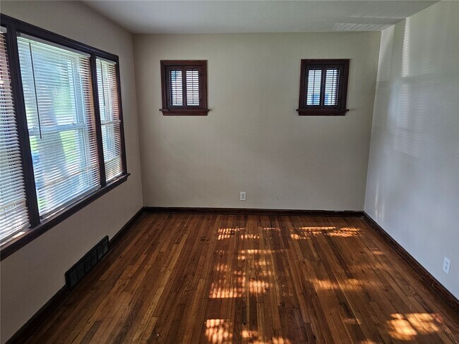 Building Photo - 1636 Quendo Ave