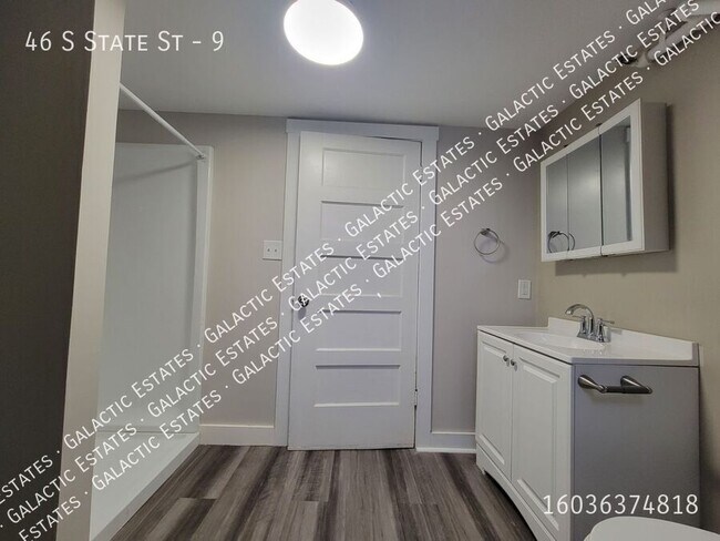 Building Photo - Gigantic 4 bedroom 1 bath apartment Concor...