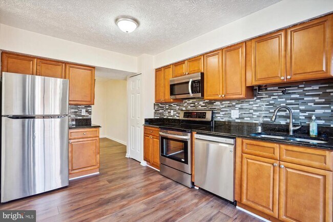 Building Photo - 6101 Hoskins Hollow Cir
