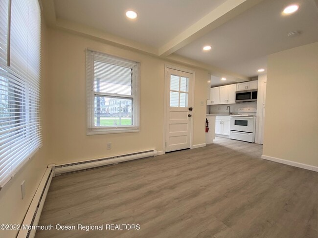 Building Photo - 104 11th Ave