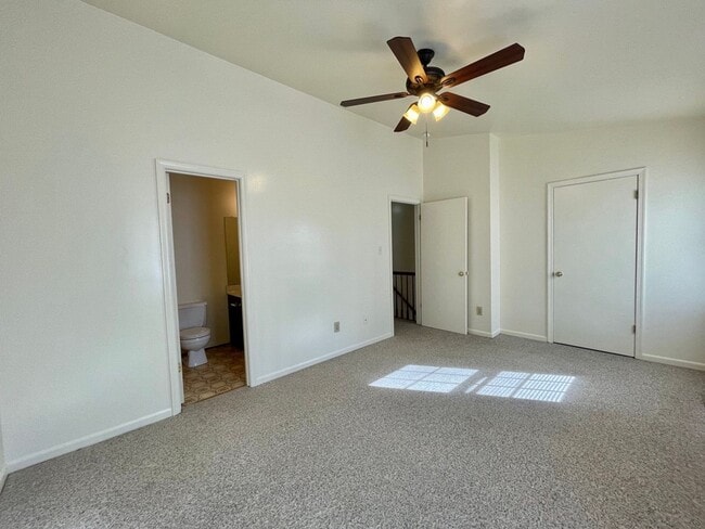 Building Photo - 1619 Autumn Dr