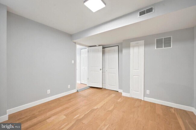 Building Photo - 1712 Mt Vernon St