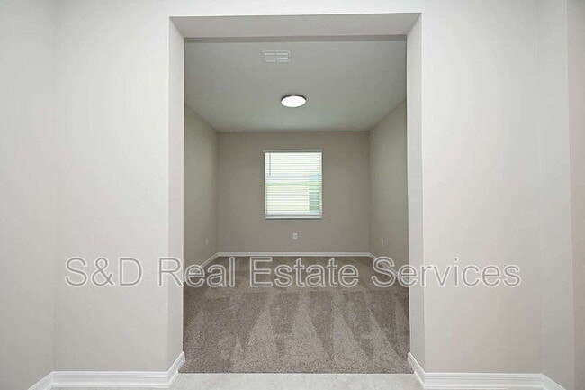 Building Photo - 5507 Freesia Dr