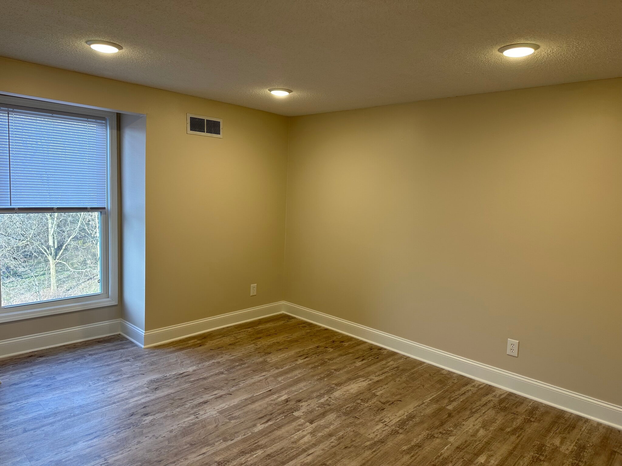 1st Bedroom - 1 Laura Ln