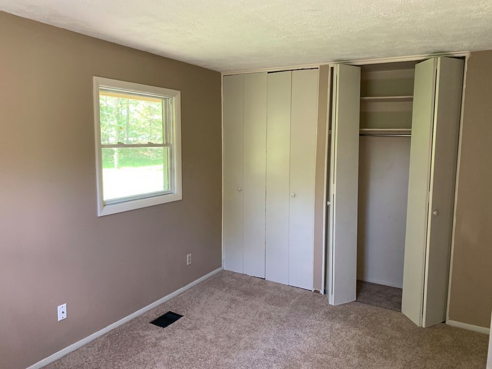 Building Photo - 1361 Finch Ln