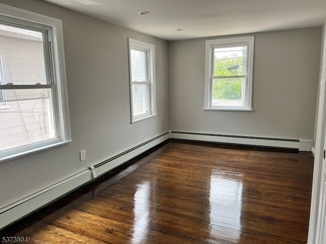 Building Photo - 10 Humbert St