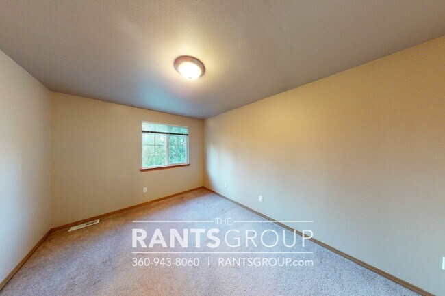 Building Photo - Great Location!  Quiet Neighborhood!