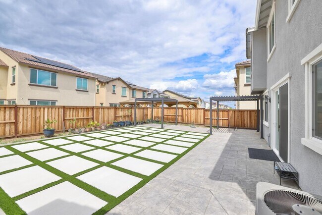 Building Photo - 2887 Penrose Ln