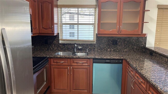 Building Photo - 6952 SW 148 Ln