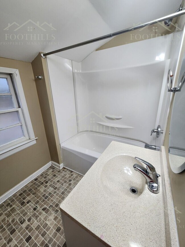 Building Photo - 202 William St