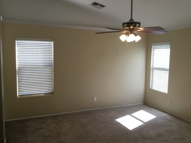 Building Photo - 2220 W Madre Del Oro Dr