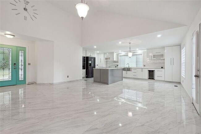 Building Photo - 3149 Lakeview Pkwy