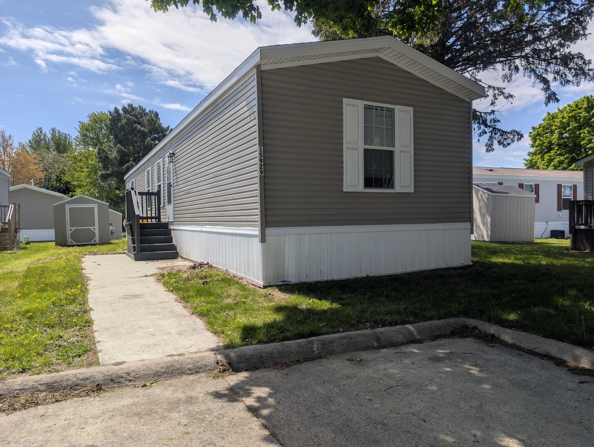 Building Photo - 15929 Villaire Ave