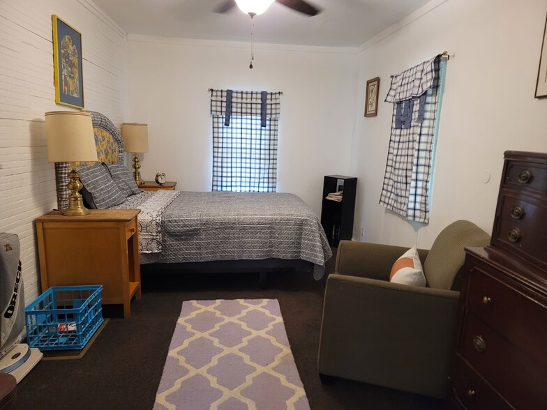 bedroom queen linens furnished - 514 Branch St