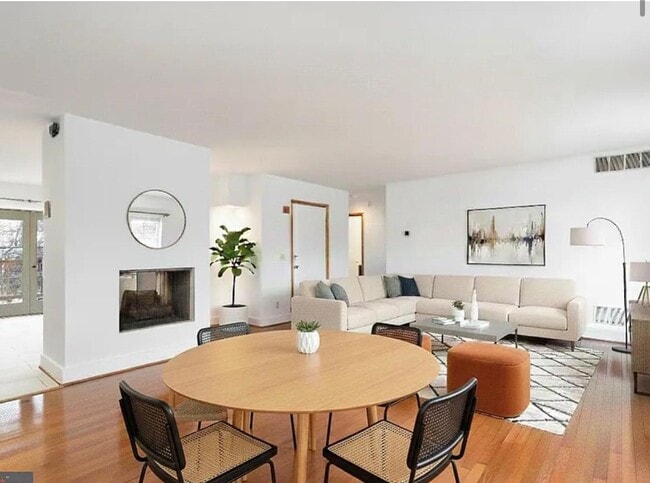 Building Photo - 1717 Green St