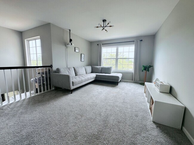 Building Photo - Updated 5 bedroom Kenosha home