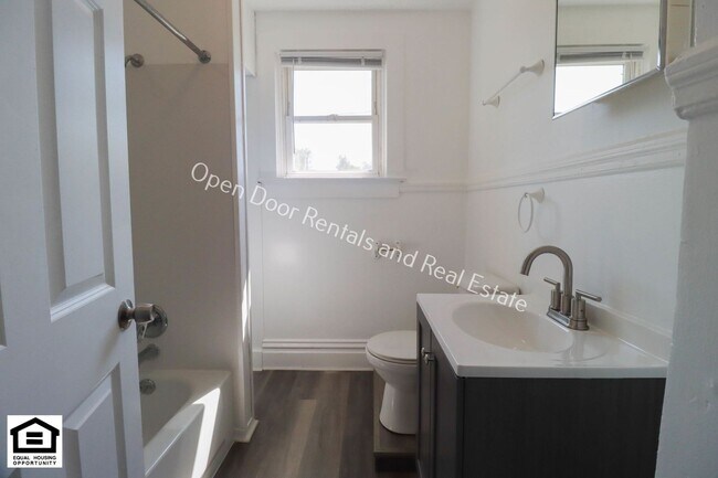 Building Photo - 317-319 W Masterson Ave