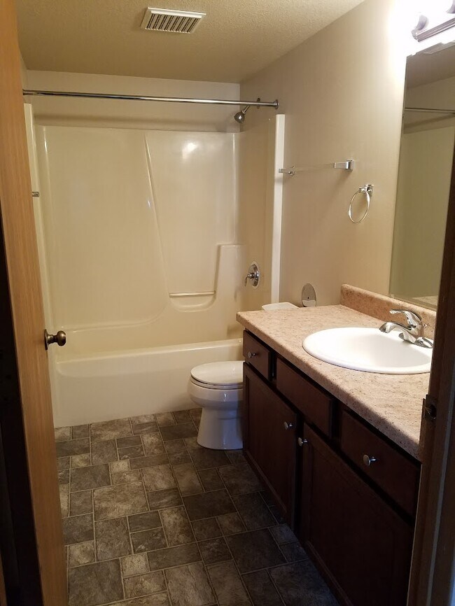 Building Photo - 828 Ann Ct