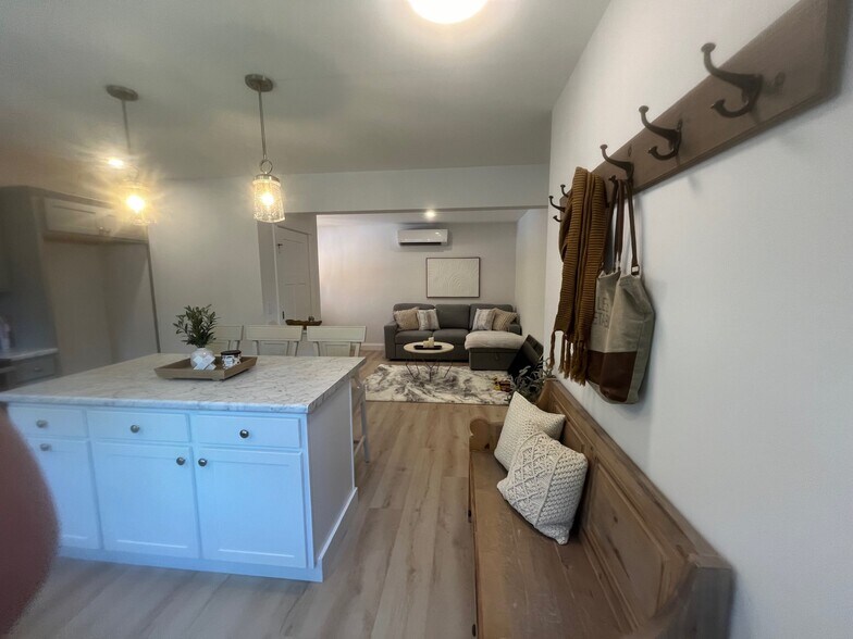 Entry - 49 Smith St