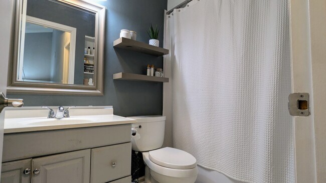 Building Photo - 64 Michigan Ct